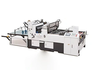 Machine à poser les fenêtres des cartons (Station Window Patcher)