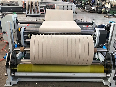 Machine de fabrication de mandrins papier